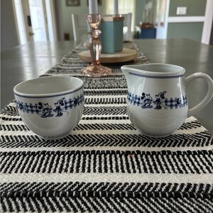 Disneyland Paris sugar and cream set